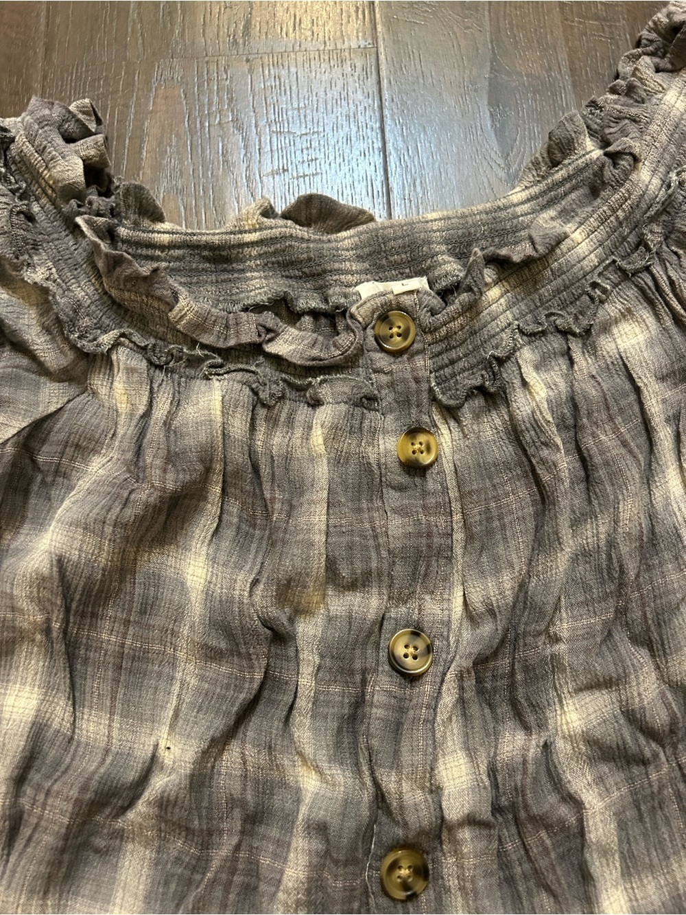 MAURICE’S Lightweight Gray Plaid Button-Front Peasant Top - Picture 4 of 9